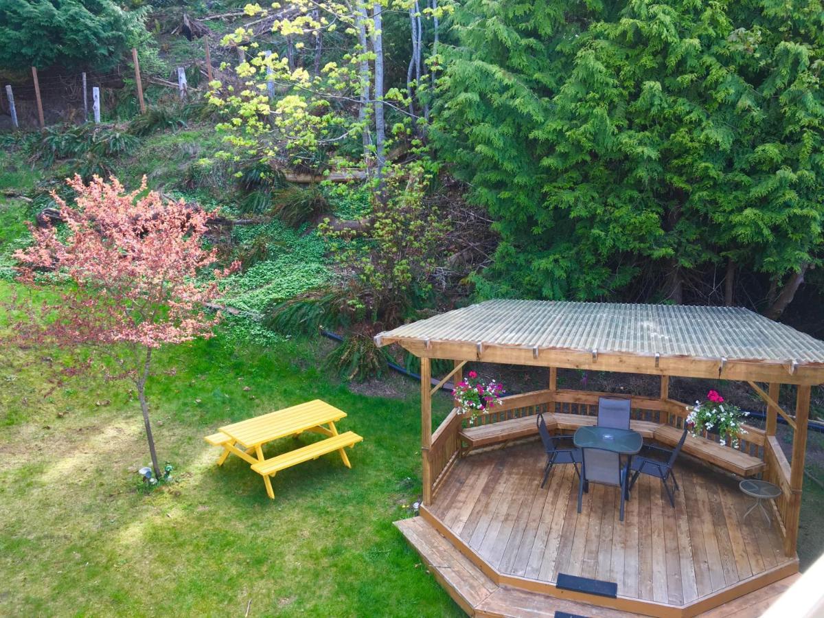 Casa Grande Inn Qualicum Beach Bagian luar foto