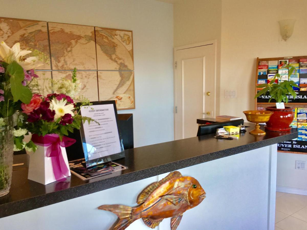 Casa Grande Inn Qualicum Beach Bagian luar foto