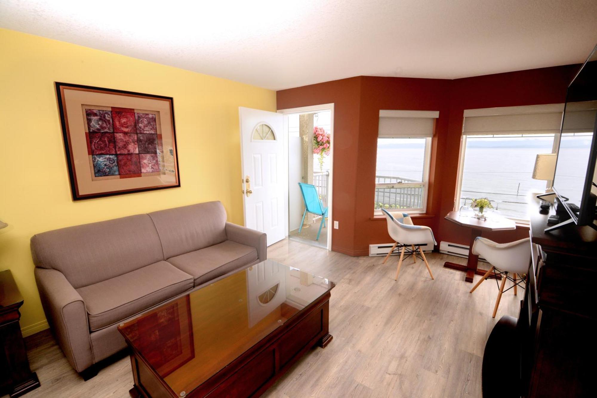 Casa Grande Inn Qualicum Beach Bagian luar foto