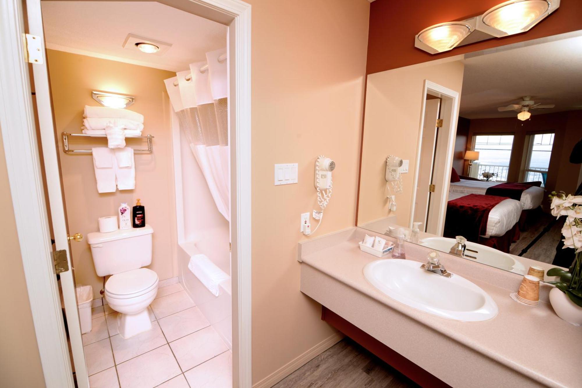 Casa Grande Inn Qualicum Beach Bagian luar foto